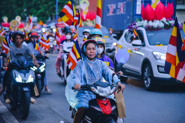 Parade of flower cars in Hoc Mon district