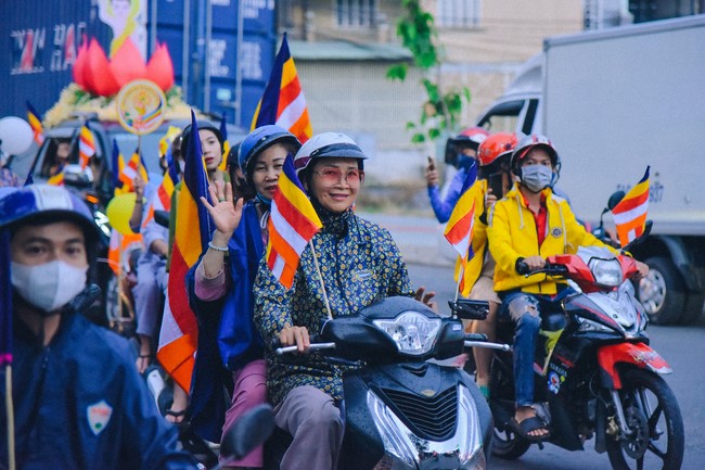 Parade of flower cars in Hoc Mon district