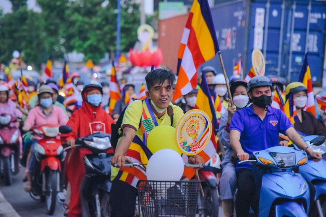 Parade of flower cars in Hoc Mon district