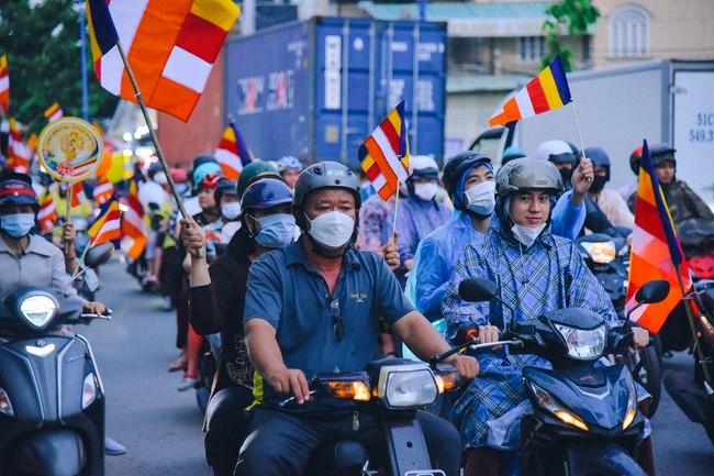 Parade of flower cars in Hoc Mon district
