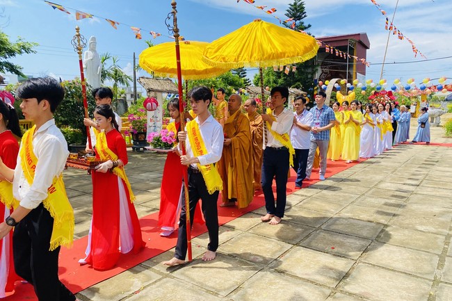 The Great Ceremony of Buddha Birthday at Dong Cao Pagoda, Thanh Hoa
