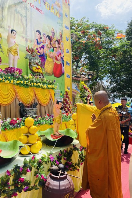 The Great Ceremony of Buddha Birthday at Dong Cao Pagoda, Thanh Hoa