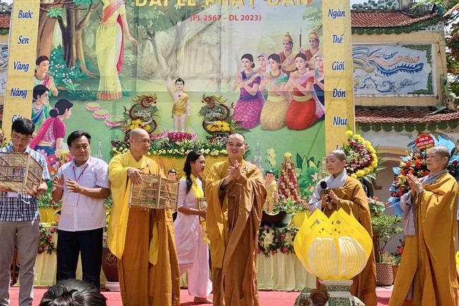 The Great Ceremony of Buddha Birthday at Dong Cao Pagoda, Thanh Hoa