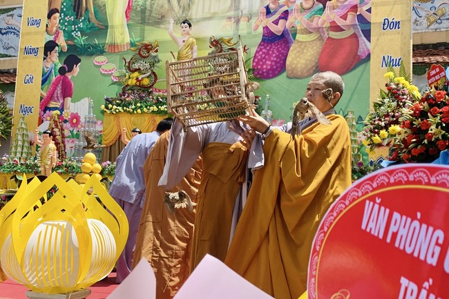 The Great Ceremony of Buddha Birthday at Dong Cao Pagoda, Thanh Hoa