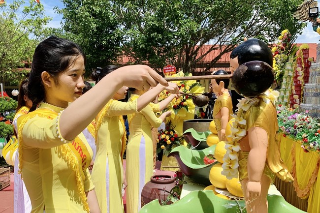 The Great Ceremony of Buddha Birthday at Dong Cao Pagoda, Thanh Hoa