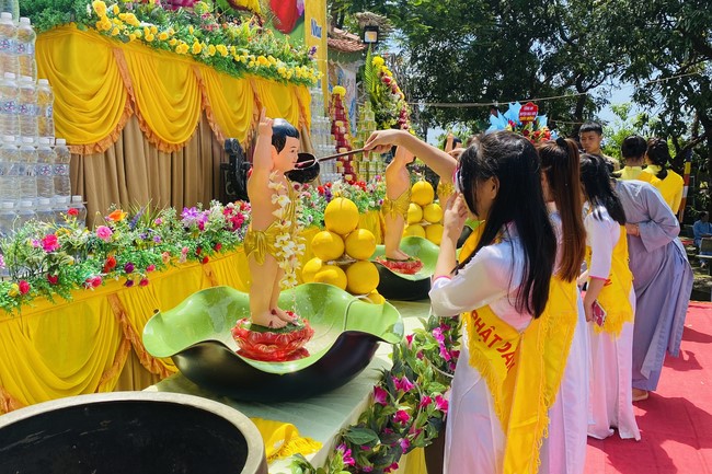 The Great Ceremony of Buddha Birthday at Dong Cao Pagoda, Thanh Hoa
