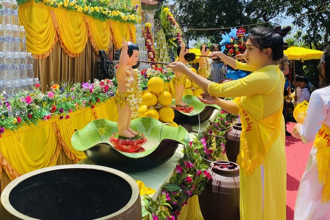 The Great Ceremony of Buddha Birthday at Dong Cao Pagoda, Thanh Hoa