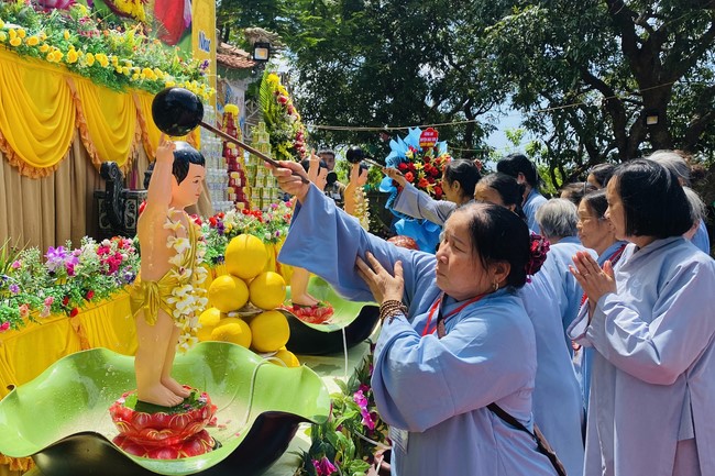 The Great Ceremony of Buddha Birthday at Dong Cao Pagoda, Thanh Hoa