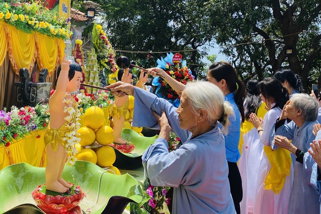 The Great Ceremony of Buddha Birthday at Dong Cao Pagoda, Thanh Hoa