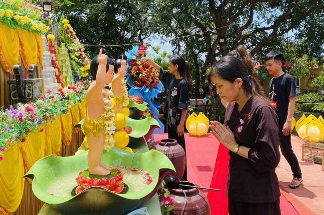 The Great Ceremony of Buddha Birthday at Dong Cao Pagoda, Thanh Hoa