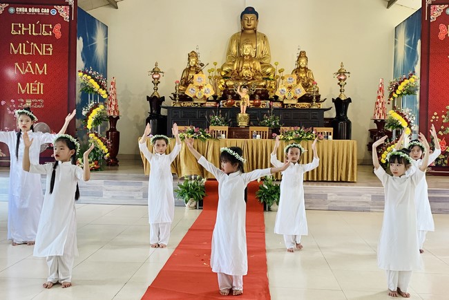 The Great Ceremony of Buddha Birthday at Dong Cao Pagoda, Thanh Hoa