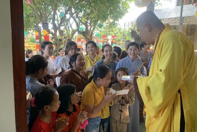 The Great Ceremony of Buddha Birthday at Dong Cao Pagoda, Thanh Hoa