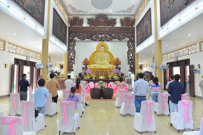 Wedding Ceremony at the pagoda