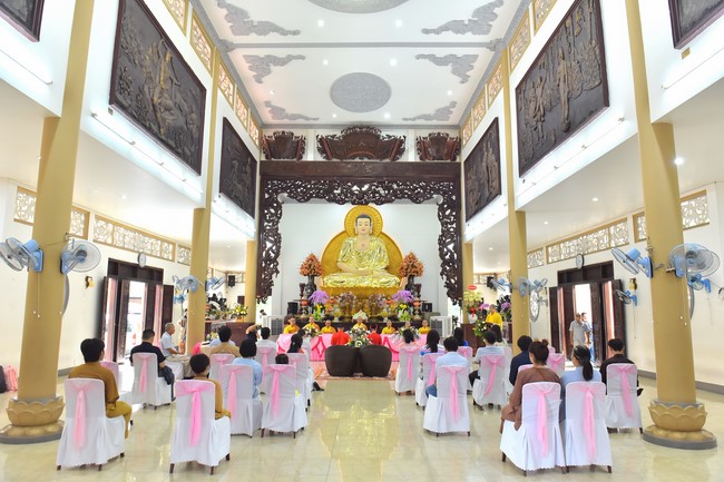 Wedding Ceremony at the pagoda
