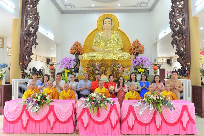 Wedding Ceremony at the pagoda