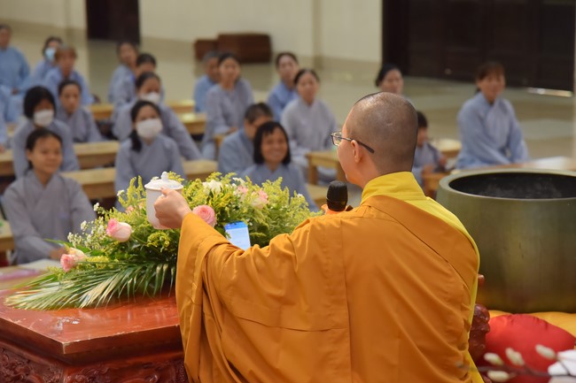 Dharma talks about Things to do in the 4th day practice.