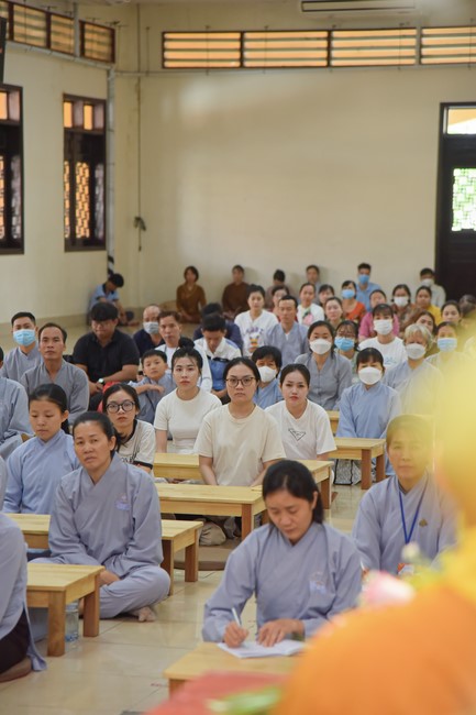 Dharma talks about Things to do in the 4th day practice.