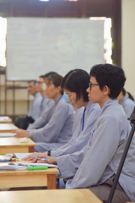 Dharma talks about Things to do in the 4th day practice.