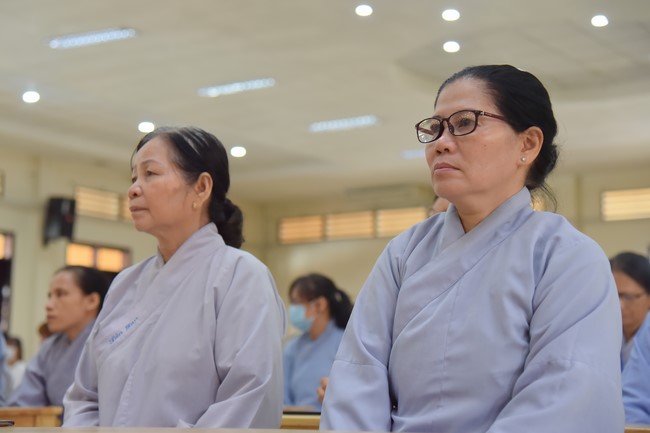 Dharma talks about Things to do in the 4th day practice.