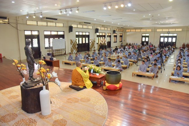 Dharma talks about Things to do in the 4th day practice.