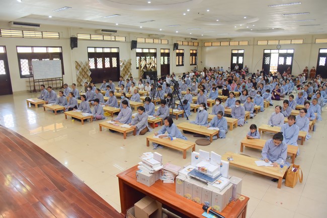 Dharma talks about Things to do in the 4th day practice.