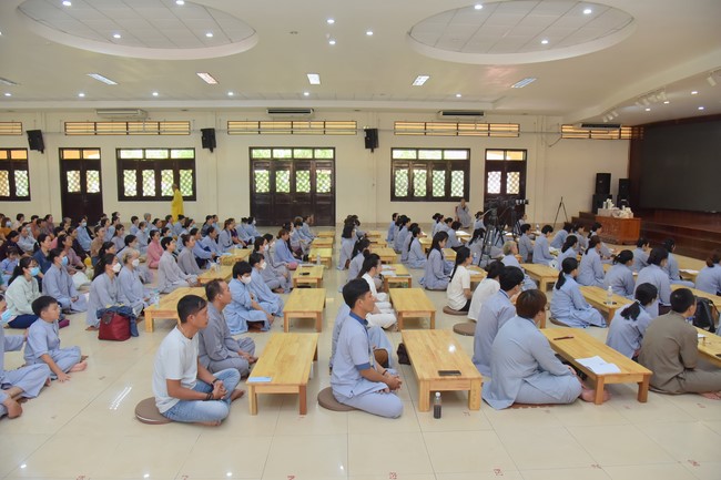 Dharma talks about Things to do in the 4th day practice.