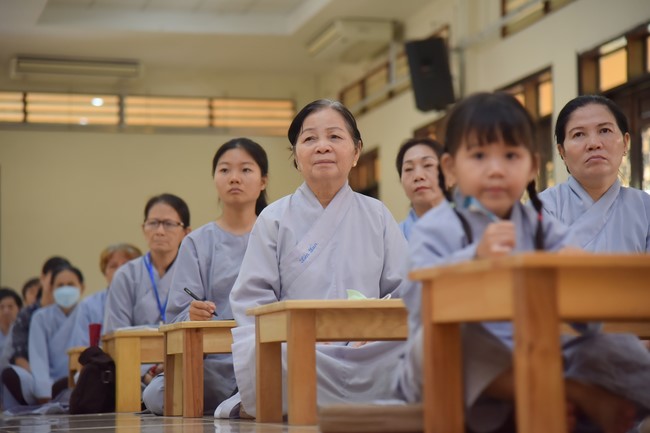 Dharma talks about Things to do in the 4th day practice.