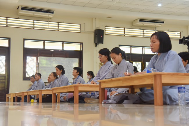 Dharma talks about Things to do in the 4th day practice.