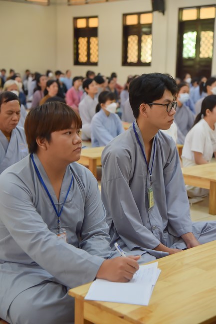 Dharma talks about Things to do in the 4th day practice.