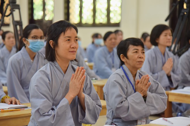 Dharma talks about Things to do in the 4th day practice.