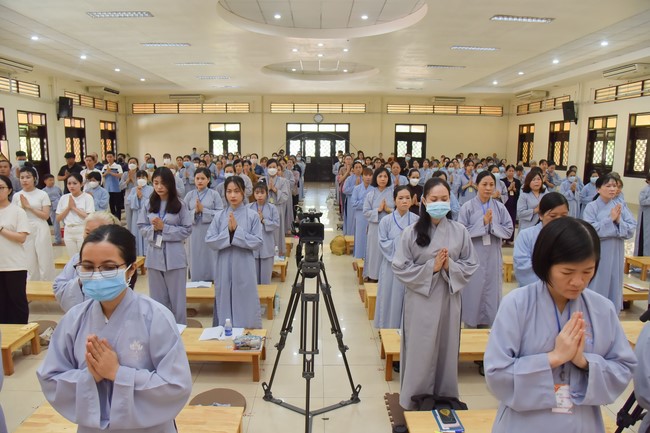 Dharma talks about Things to do in the 4th day practice.