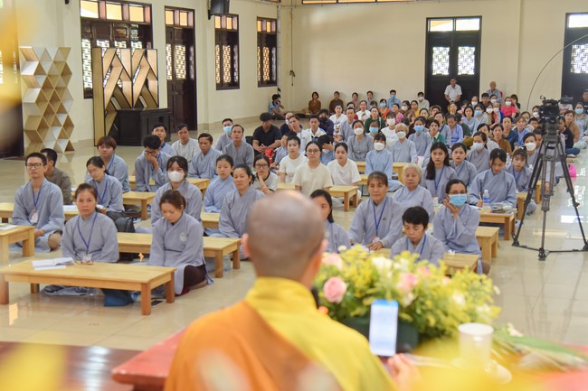 Dharma talks about Things to do in the 4th day practice.