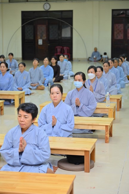 Dharma talks about Things to do in the 4th day practice.