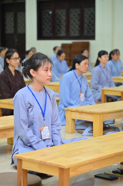 Dharma talks about Things to do in the 4th day practice.