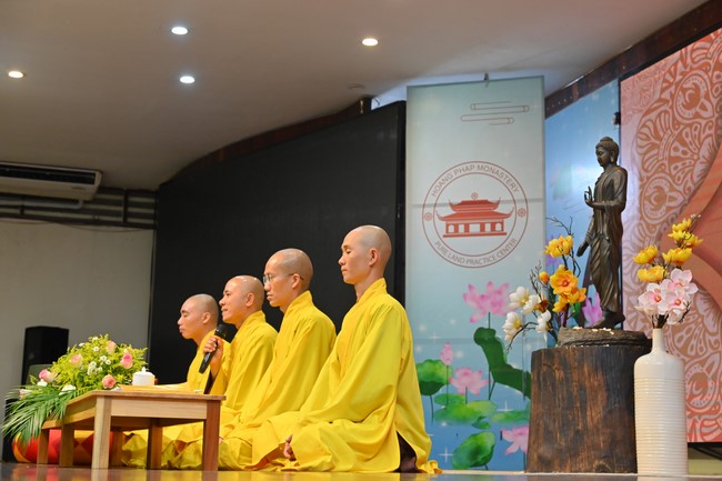 Dharma talks about Things to do in the 4th day practice.