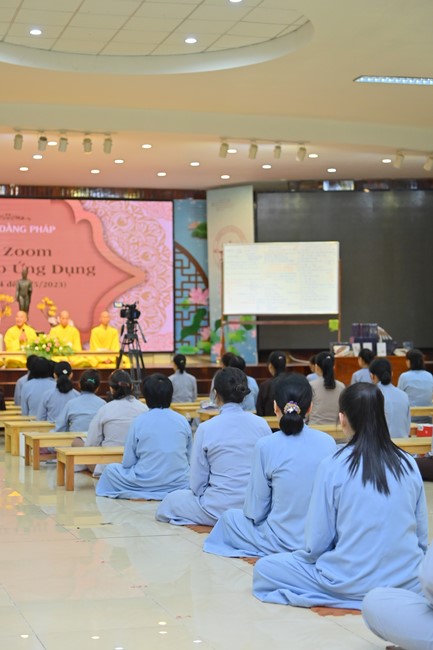 Dharma talks about Things to do in the 4th day practice.