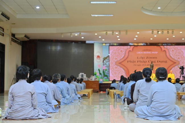 Dharma talks about Things to do in the 4th day practice.