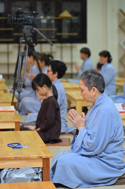 Dharma talks about Things to do in the 4th day practice.