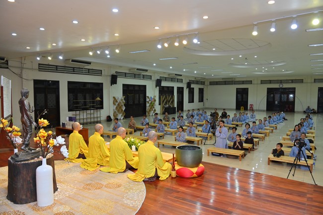 Dharma talks about Things to do in the 4th day practice.