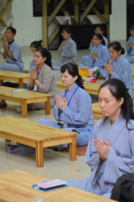 Dharma talks about Things to do in the 4th day practice.