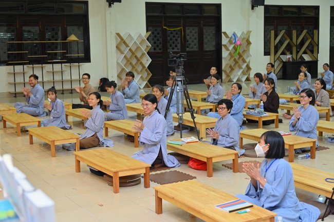 Dharma talks about Things to do in the 4th day practice.