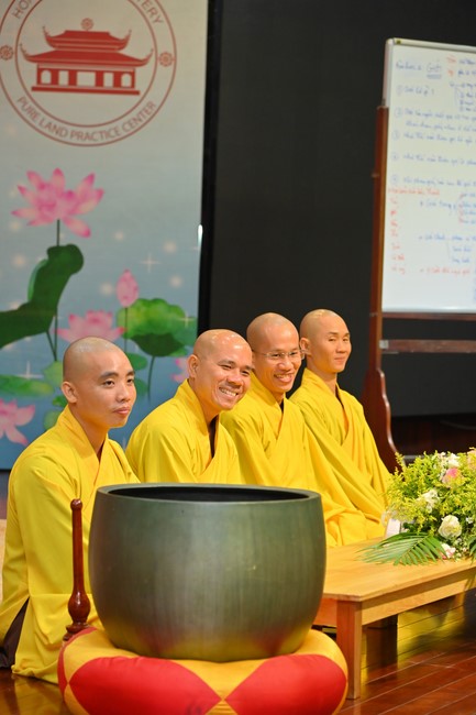 Dharma talks about Things to do in the 4th day practice.