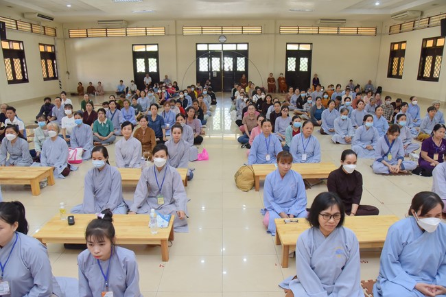 Dharma talks about Things to do in the 4th day practice.