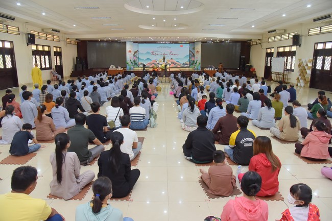 Dharma talks about Things to do in the 4th day practice.