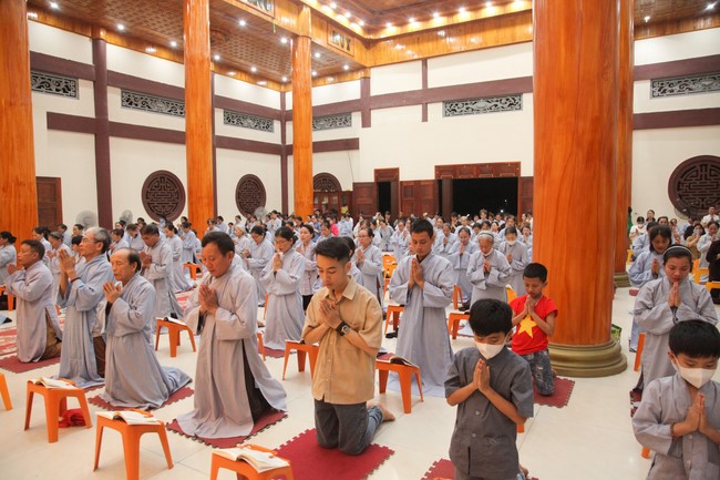 Repentance ceremony on March 14th, Year of the Cat at Giai Lam Temple – Ha Tinh