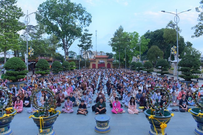 “Compassion is the Reason to Live Retreat of Nhan Sinh Club.