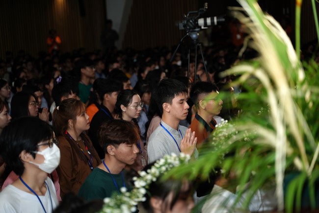 “Compassion is the Reason to Live Retreat of Nhan Sinh Club.