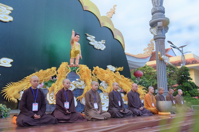 “Compassion is the Reason to Live Retreat of Nhan Sinh Club.