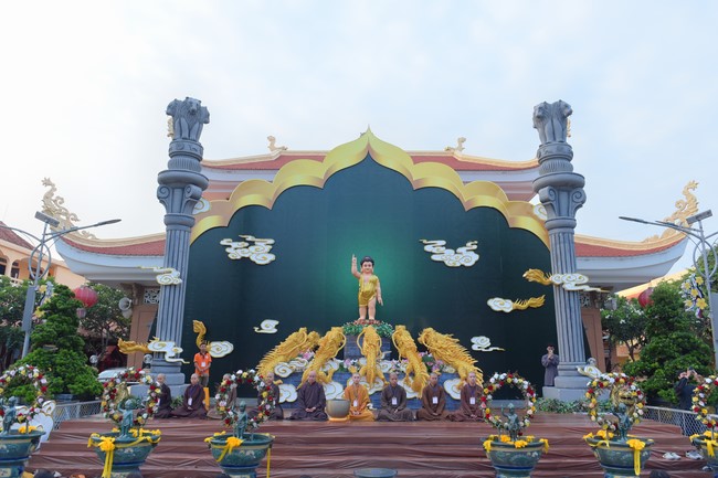 “Compassion is the Reason to Live Retreat of Nhan Sinh Club.