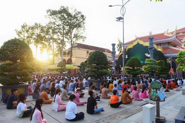 “Compassion is the Reason to Live Retreat of Nhan Sinh Club.